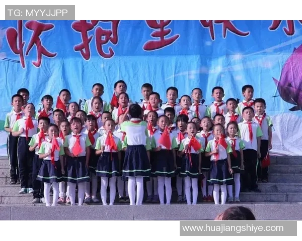 俄罗斯足球明星向祖国致敬展现无畏精神与团结力量