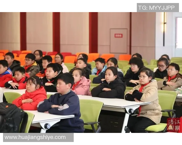 足球明星间的深厚友情与互动瞬间展现了体育精神的魅力与团结力量