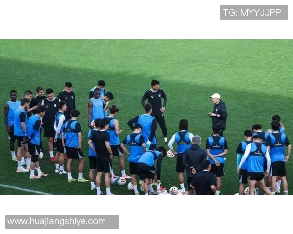 各大足球明星抵达新赛季集训营引发球迷热烈欢迎盛况